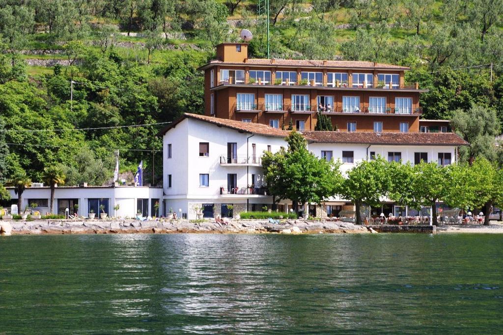 Hotel Nike Бренцоне сул Гарда Екстериор снимка